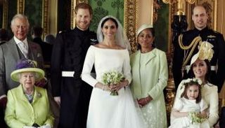 صورة للعائلة من حفل زفاف هاري وميغان