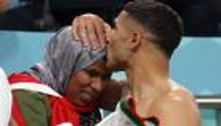 "الأمهات المهاجرات".. جدار إسباني يروي قصة نجاح المغرب في كأس العالم