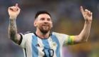 بعد 22 عاما.. 4 جوانب لم تتغير في "ميسي الطفل"