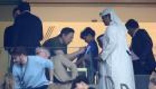 إيلون ماسك يحضر نهائي كأس العالم.. ويعلق حساب صحفية على تويتر "صور"