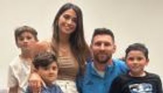 طرح أصعب سؤال.. ميسي وعائلته في فيديو كارتوني للفيفا (فيديو)