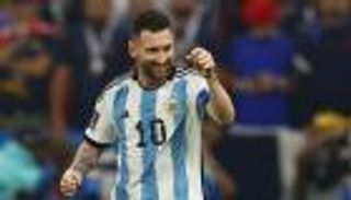 بعلم الأرجنتين.. ميسي يورط برشلونة في أزمة فرنسية