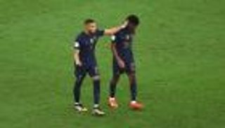 طعنة فرنسية.. كومان يحرم مبابي من المجد مجددا