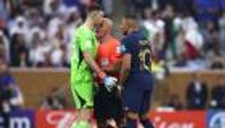 قارة بأكملها تسخر من مبابي رغم الهاتريك المونديالي.. ما القصة؟