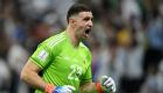 حارس الأرجنتين يبرر "الحركة البذيئة" بعد نهائي المونديال.. ماذا قال؟