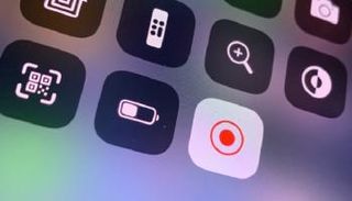 زر التسجيل لشاشة آيفون