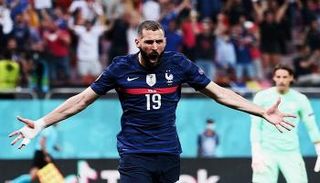 كريم بنزيما مهاجم منتخب فرنسا