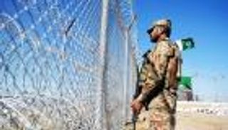 هجوم انتحاري يستهدف قوات الأمن الباكستانية قرب حدود أفغانستان 