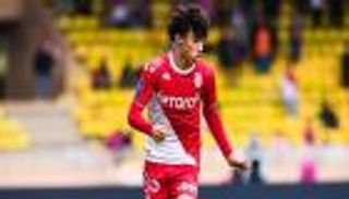 وريث رياض محرز.. من هو مغناس أكليوش "هدف" منتخب الجزائر الجديد؟