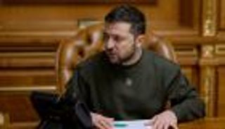 كيف خرج زيلينسكي من أوكرانيا؟