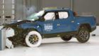 Rivian R1T .. الشاحنة الكهربائية الأكثر أمانا في 2023 (فيديو)