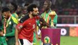 الجمهور المصري يجيب لـ"العين الرياضية".. كيف يسير محمد صلاح على خطى ميسي؟