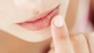 لتجنب الجفاف والتشقق.. نصائح لشفاه متألقة في الشتاء