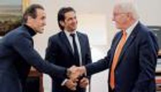 رغم غضب طهران.. الرئيس الألماني يستقبل نجم كرة قدم إيراني