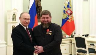 قديروف خلال تكريمه من قبل بوتين - أرشيفية