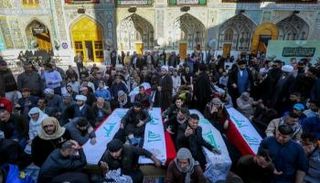 عراقيون بجانب نعوش القتلى في هجوم قرب بغداد