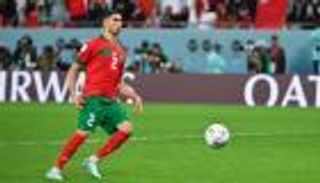 بعد كأس العالم.. هل يرحل أشرف حكيمي عن باريس سان جيرمان؟