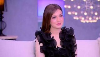 الإعلامية ياسمين عز