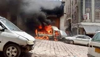 دورية تحترق إثر اشتباكات عصابات مسلحة للإخوان بتعز -أرشيفية