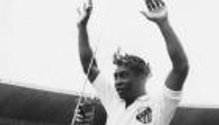 فريق بيليه التاريخي يغير شعاره من أجل "الملك"