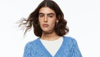 الكارديجان يزهو بالأزرق الثلجي هذا الشتاء 