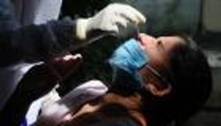 كوفيد الكئيب يتسلل مجددا.. الهند تعيد "فحص كورونا" للقادمين من 5 دول