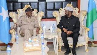 جانب من لقاء رئيس ولاية جوبالاند ووزير الدفاع الكيني