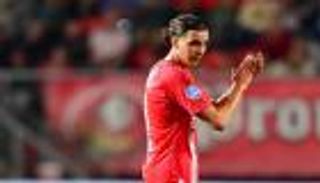 رقم مبهر لزروقي في هولندا يحرجه مع منتخب الجزائر