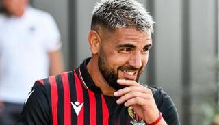 أندي ديلور مهاجم نيس الفرنسي ومنتخب الجزائر