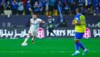 عطل مفاجئ يضرب ديربي النصر والهلال (فيديو)