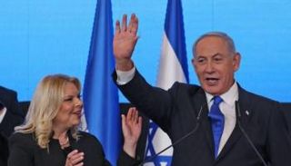 رئيس الحكومة المكلف نتنياهو وزوجته