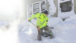 عاصفة القرن تتمم عاما سيئا بامتياز على الاقتصاد الأمريكي