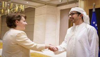 الشيخ عبدالله بن زايد آل نهيان خلال لقاء وزيرة خارجية كوسوفو