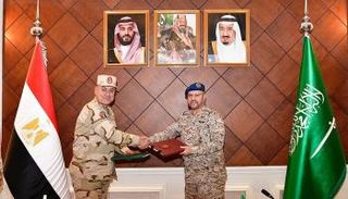 لقاء الفريق الأول الركن فياض بن حامد الروبلي والفريق أسامة عسكر