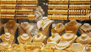 مشغولات ذهبية في أحد محلات الذهب- أرشيفية 