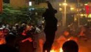 إيران.. "الحرس الثوري" يتخوف من احتجاجات جديدة وروحاني يهاجم رئيسي
