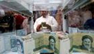 ما مصير الريال الإيراني في عهد "رئيسي"؟.. انهيار تاريخي أمام الدولار