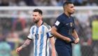 في غياب ميسي.. جماهير باريس سان جيرمان تتوج مبابي بكأس العالم