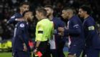 هل تعمد نيمار "الأحمر" القفز من سفينة باريس سان جيرمان؟