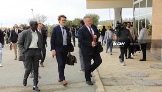 جانب من فريق الوساطة الأفريقية