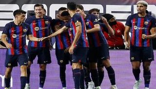 سيرجيو بوسكيتس لاعب وسط وقائد برشلونة