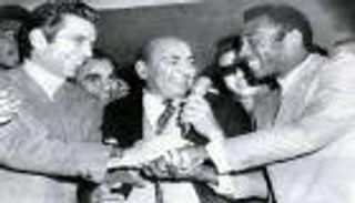 بيليه وصالح سليم.. حكاية صورة خطفت القلوب قبل 50 عاما