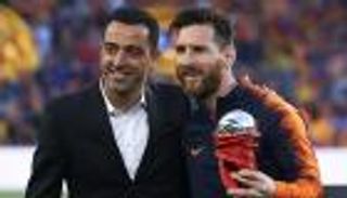 تشافي يشيد بعدو ميسي قبل ديربي برشلونة وإسبانيول
