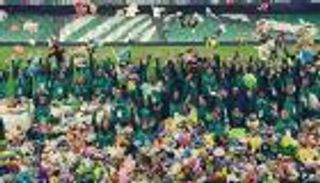 عادات أعياد الميلاد.. ريال بيتيس يأسر قلوب 14 ألف طفل (فيديو)