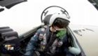 "مناورة غير آمنة".. طيار صيني يقترب من طائرة أمريكية في الأجواء