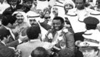 من هي المصرية التي طلب بيليه الزواج منها؟ (فيديو)