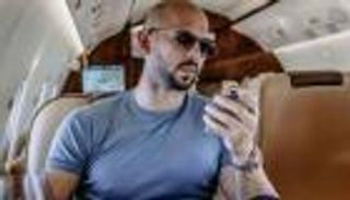 اعتقال أندرو تيت "عدو المرأة" بتهمة الاغتصاب والاتجار بالبشر