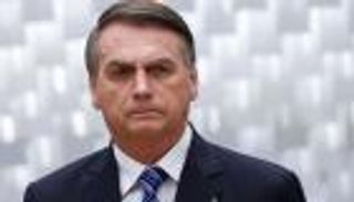 بولسونارو يودّع مناصريه بالدموع.. يومان على رئاسة لولا