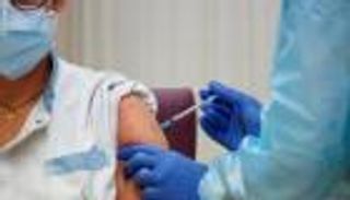 الإمارات تقدم 7211 جرعة جديدة من لقاح كورونا