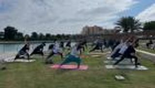 أول مهرجان لليوجا في السعودية.. حضور نسائي لافت (صور وفيديو)